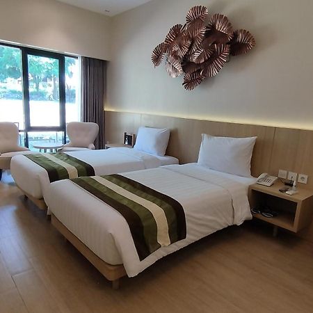 Grand Whiz Hotel Trawas Mojokerto Luaran gambar