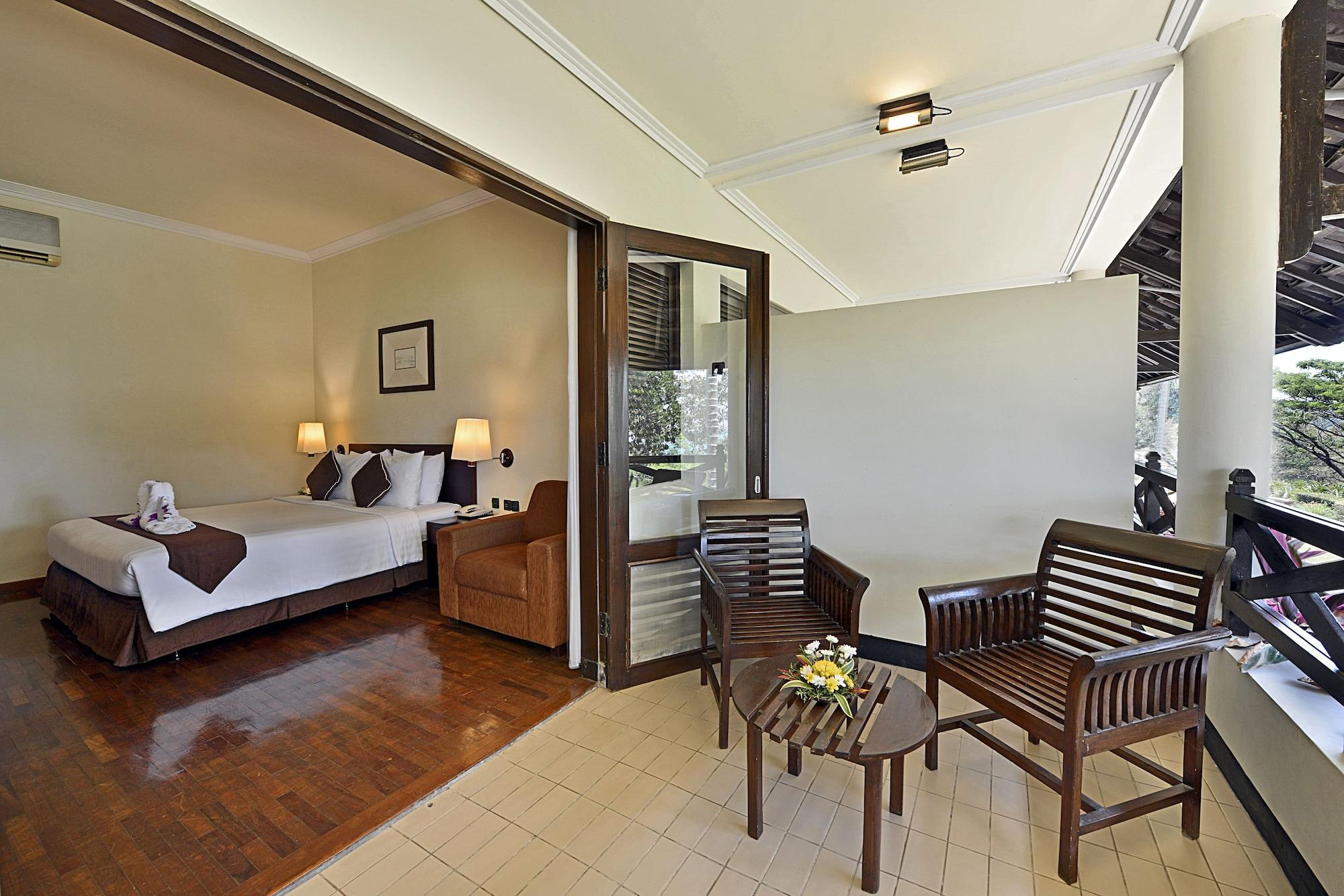 Grand Whiz Hotel Trawas Mojokerto Luaran gambar