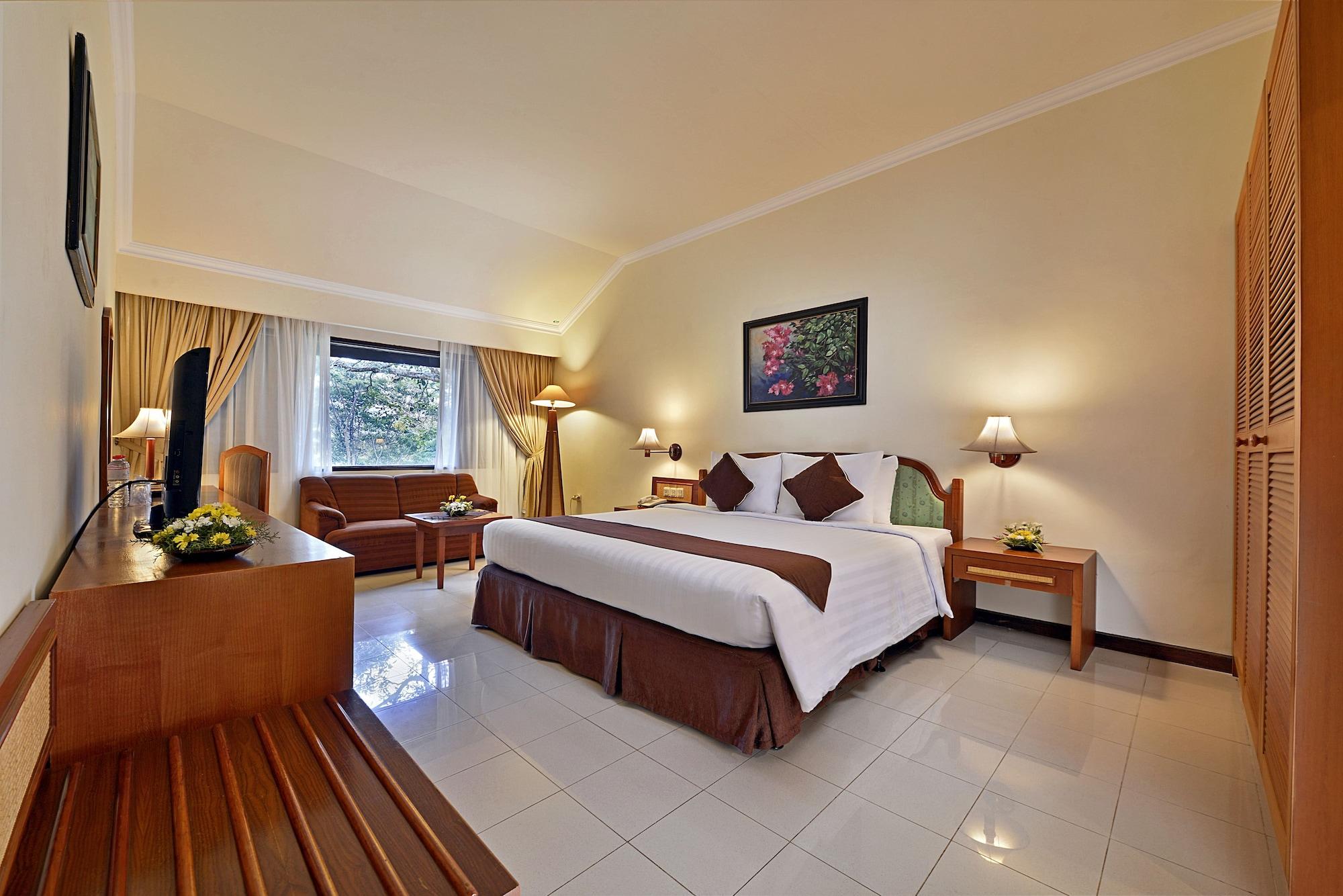 Grand Whiz Hotel Trawas Mojokerto Luaran gambar