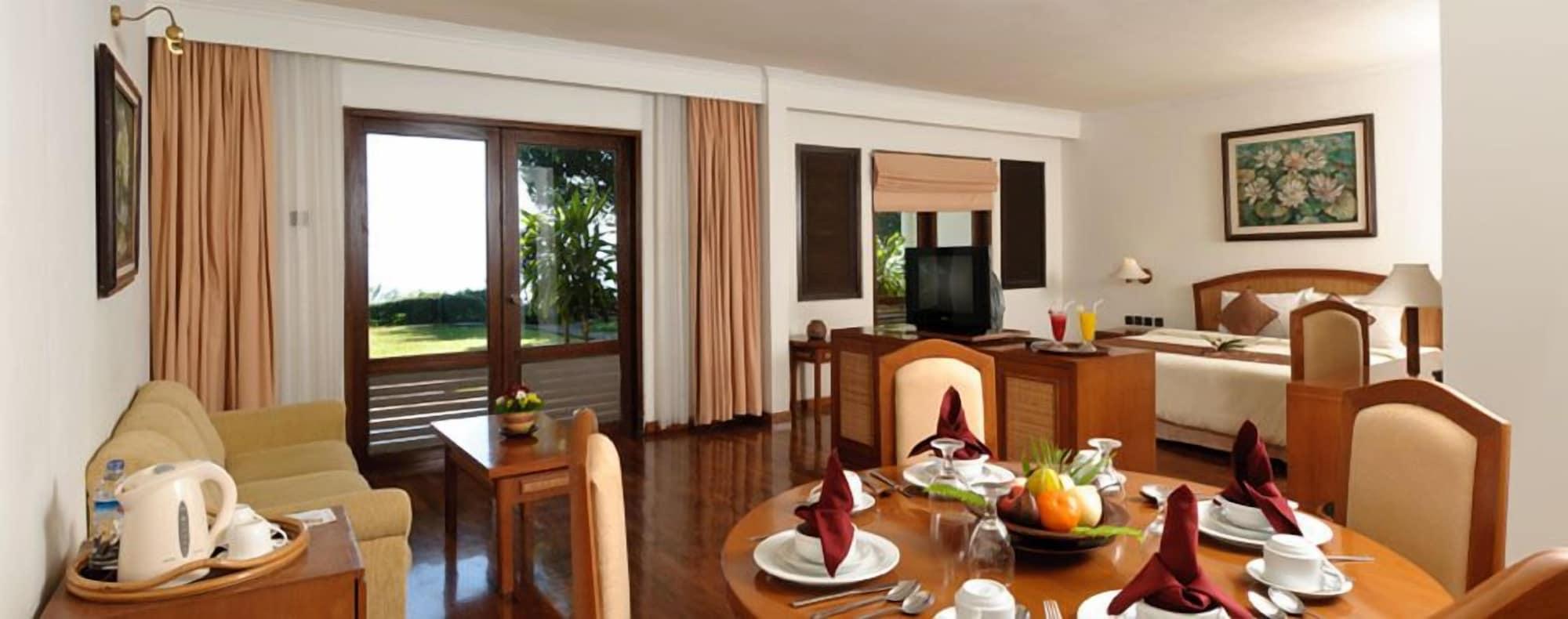 Grand Whiz Hotel Trawas Mojokerto Luaran gambar