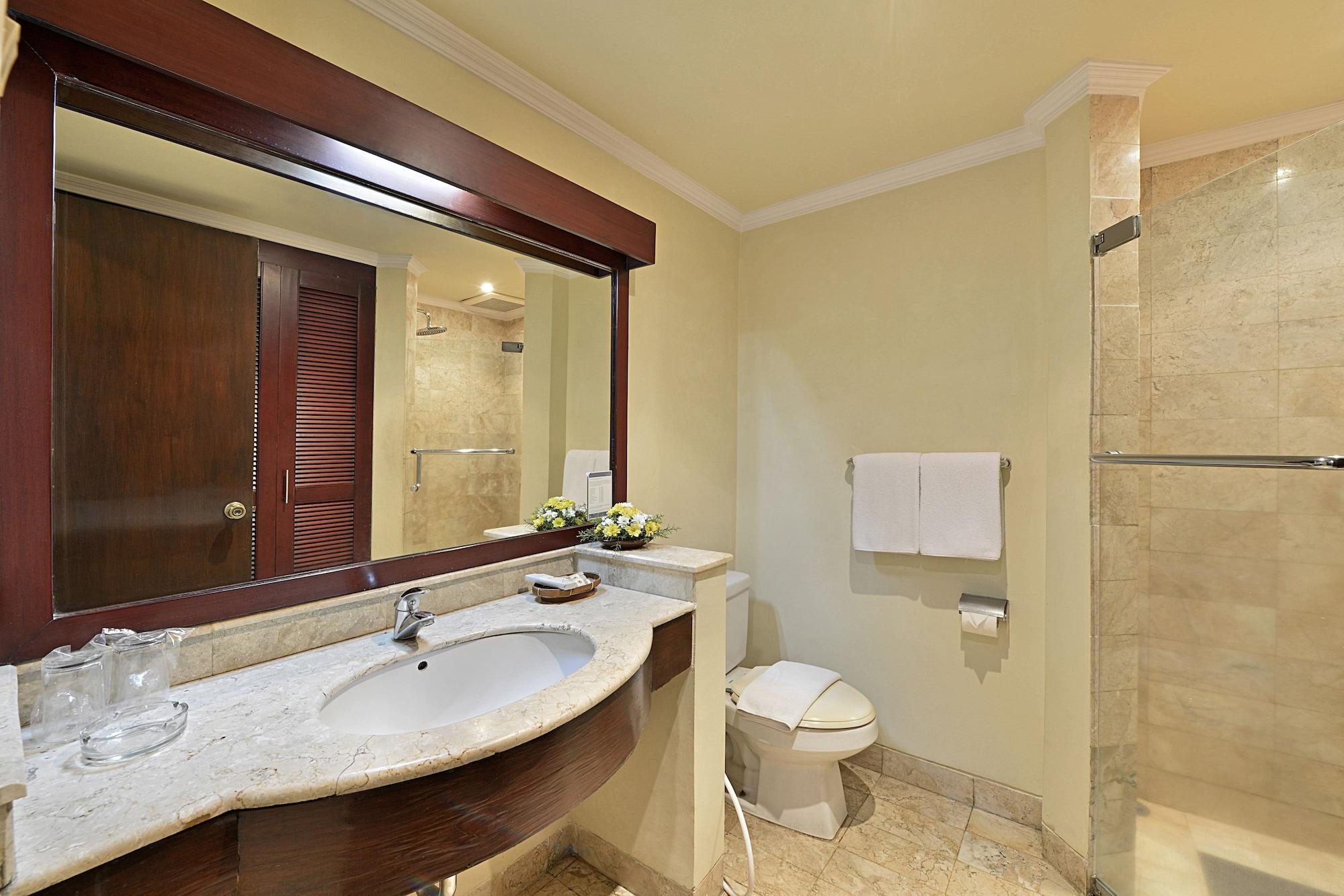 Grand Whiz Hotel Trawas Mojokerto Luaran gambar