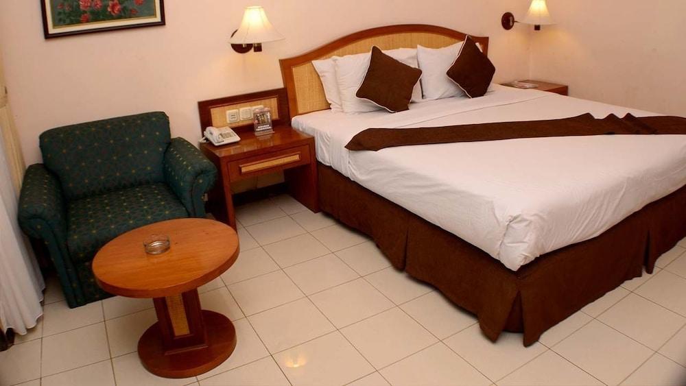 Grand Whiz Hotel Trawas Mojokerto Luaran gambar