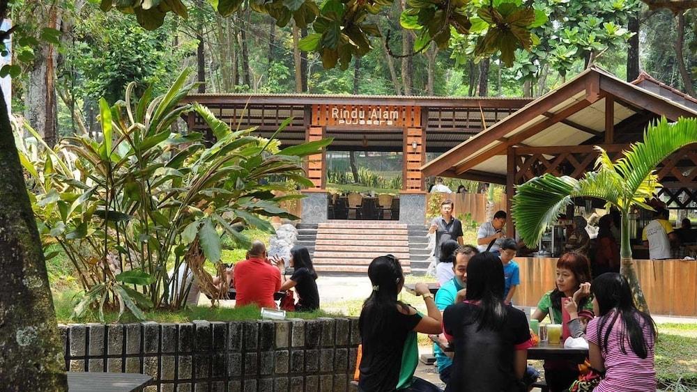 Grand Whiz Hotel Trawas Mojokerto Luaran gambar