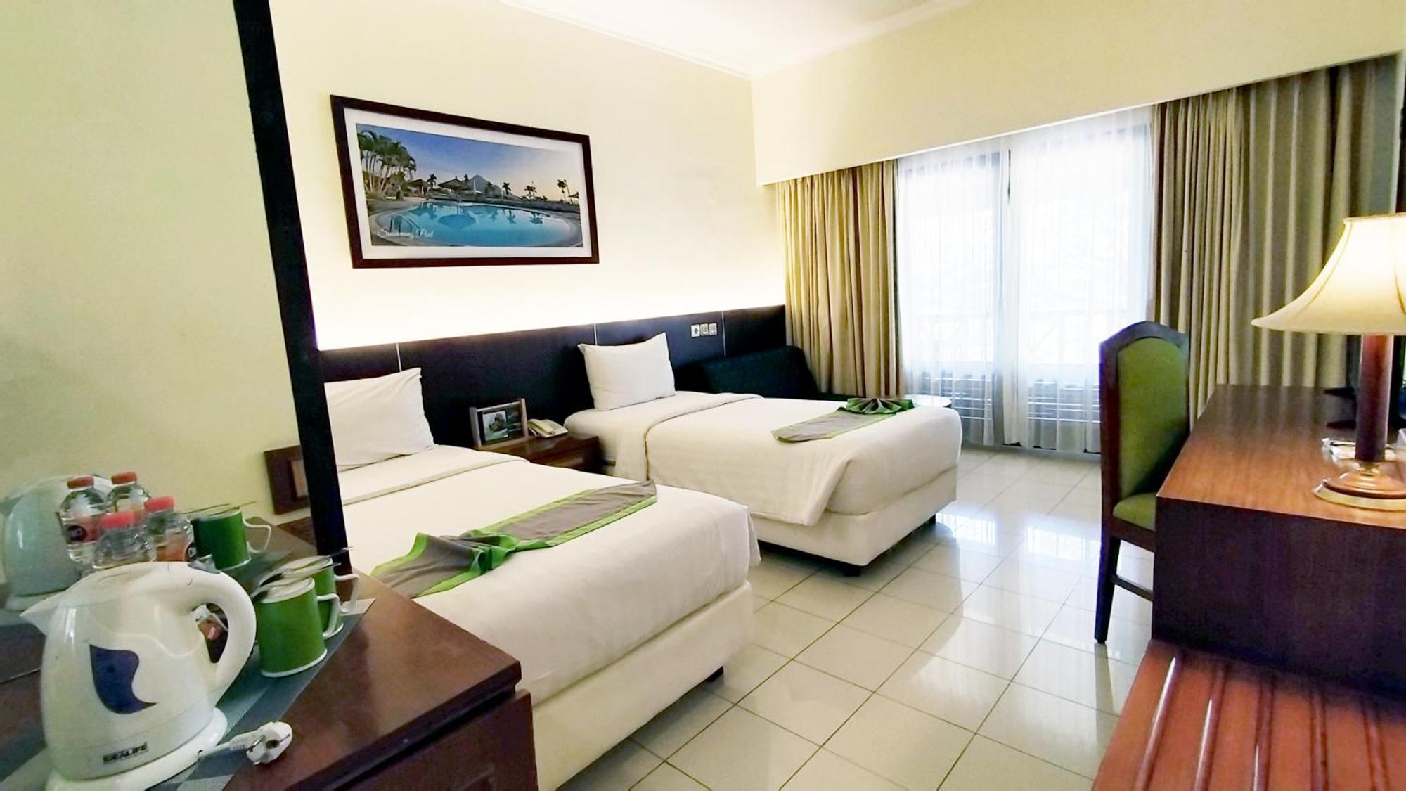 Grand Whiz Hotel Trawas Mojokerto Luaran gambar